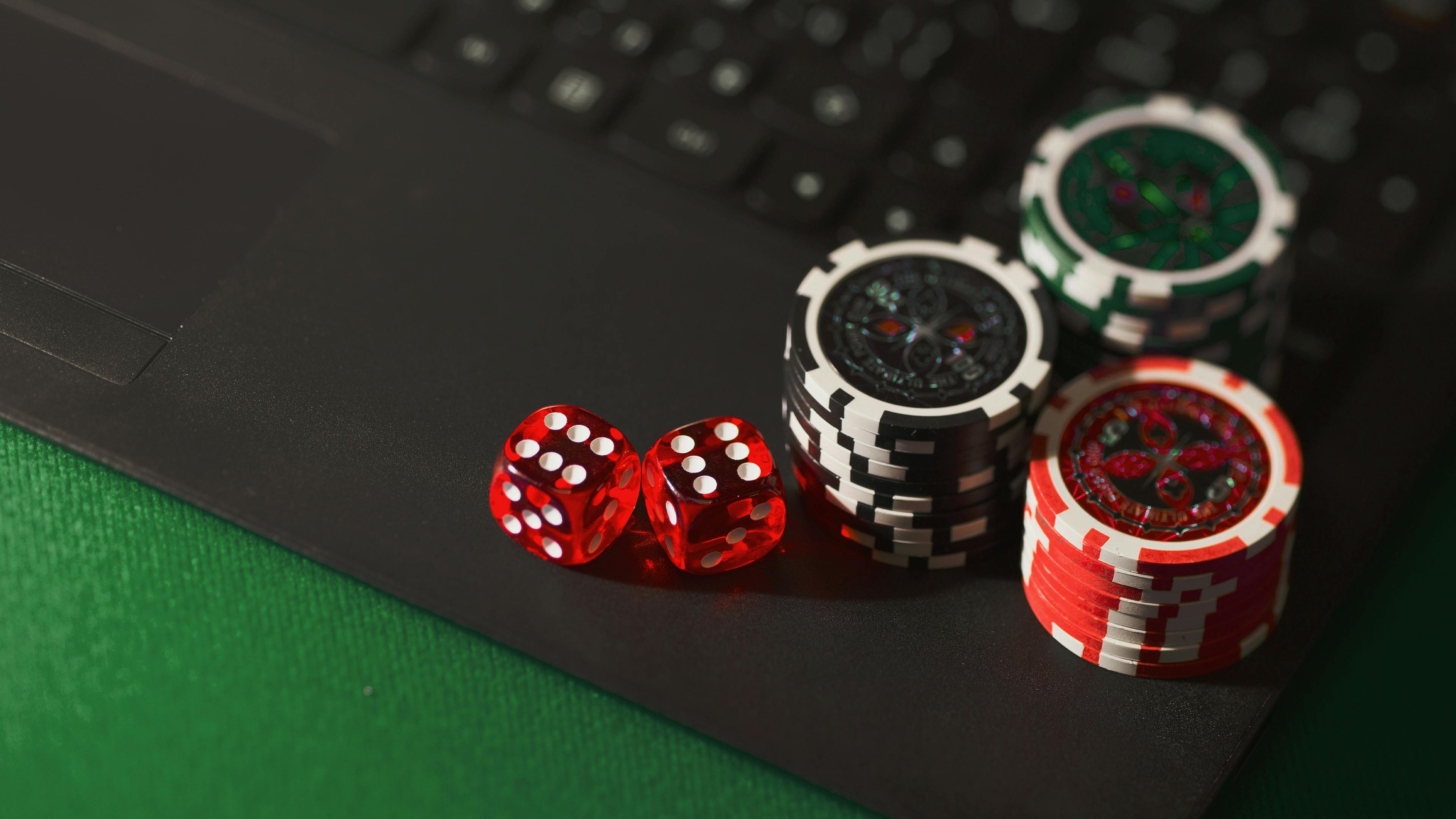 Bangladesh adults browsing 999 app casino content during weekend downtime